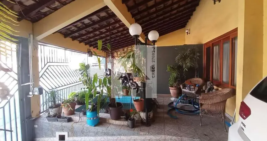 Vende ou permuta por chácara 2 casas (no mesmo terreno), garagem para 3 carros com 2 portões eletro