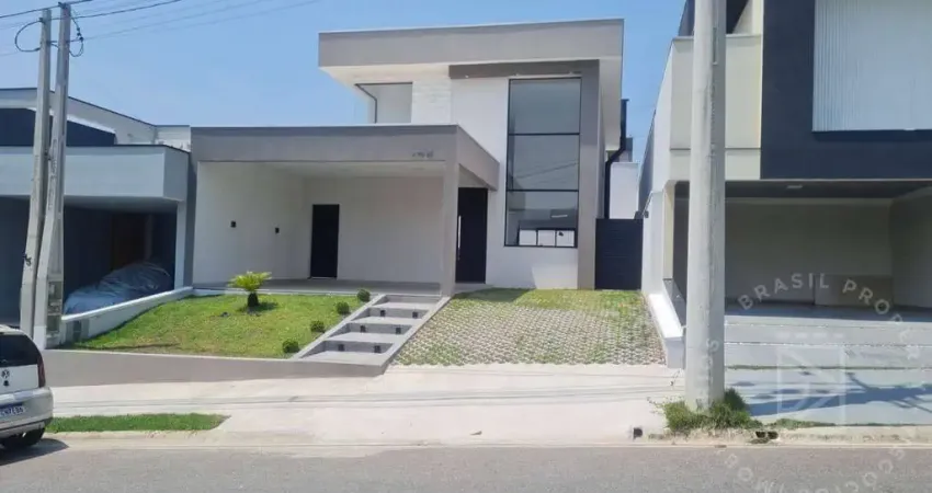 Sobrado em condomínio fechado, 3 suítes, piscina, 193m² em Caçapava