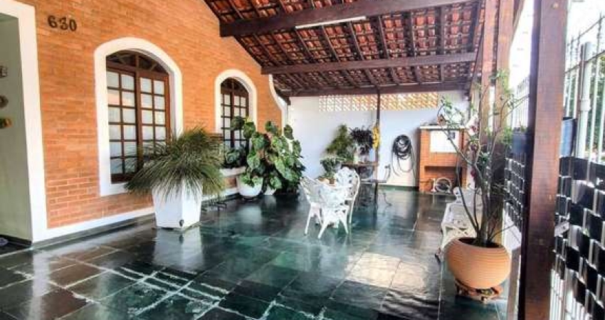 Casa à Venda 199m² com Edícula em Lote Inteiro Bosque dos Eucaliptos