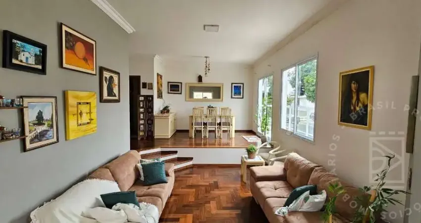 Sobrado com 4 Dormitórios sendo 2 Suítes, 185m² no Altos da Serra-Urbanova