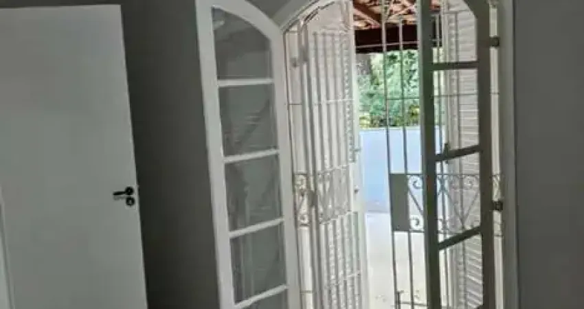 Casa à Venda 3 Quartos, 1 Suíte, Closet, Varanda, 199m² no Jd. Satélite SJC