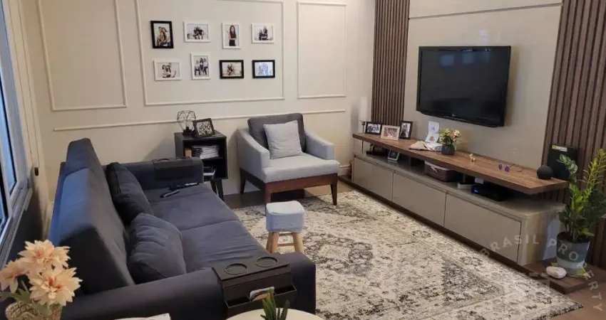 Casa com 3 quartos sendo 1 suíte, 130m², área gourmet no jd das indústrias