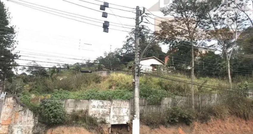 Terreno Comercial de 1.955m² à Venda em Embu das Artes-SP, Bairro Chácaras Ana Lúcia. Confira!