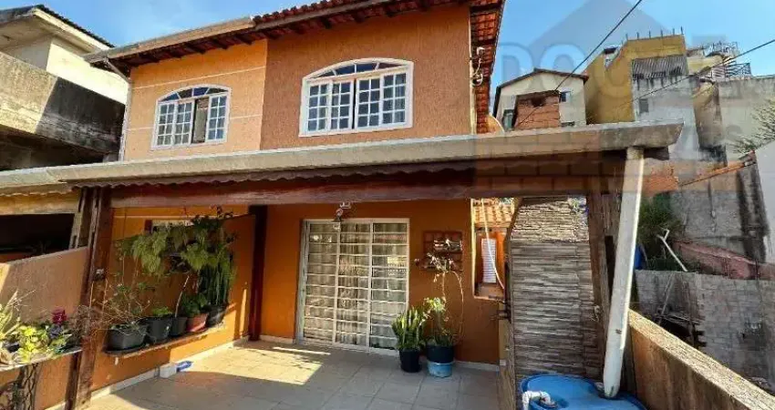 Casa comercial à venda em Taboão da Serra-SP: 2 quartos, 1 suíte, 2 salas, 1 banheiro, 2 vagas de garagem, 140 m² no Parque Monte Alegre.