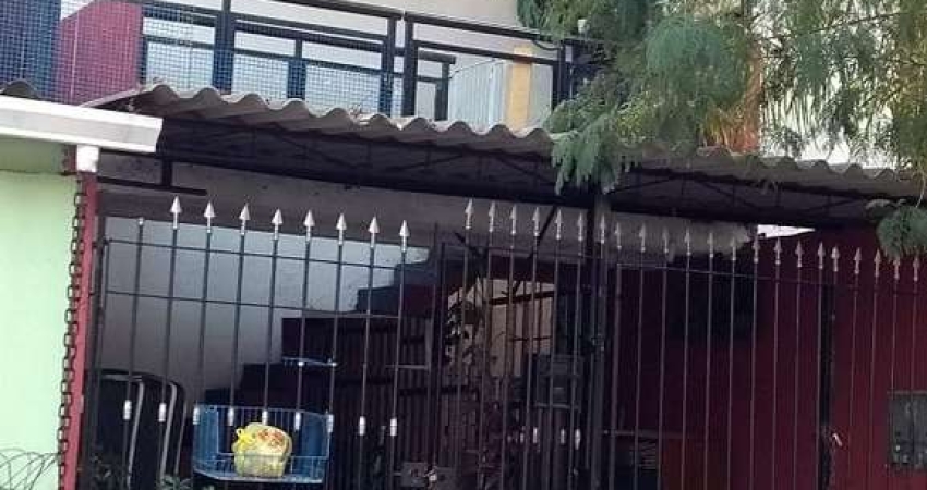 Casa à venda em Taboão da Serra-SP, Cidade Intercap: 2 quartos, 2 salas, 2 banheiros, 2 vagas e 180m² de área. Venha conferir!