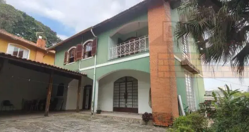Oportunidade única: Casa à venda no Parque Assunção, Taboão da Serra-SP, com 3 quartos, suíte e 6 vagas de garagem!