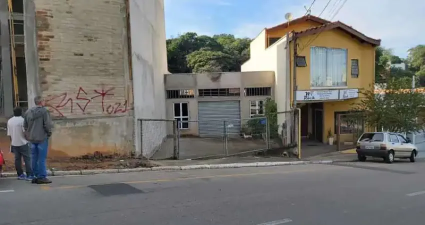 Casa à venda na Avenida Prudente de Moraes, Jardim Alto de Santa Cruz, Itatiba