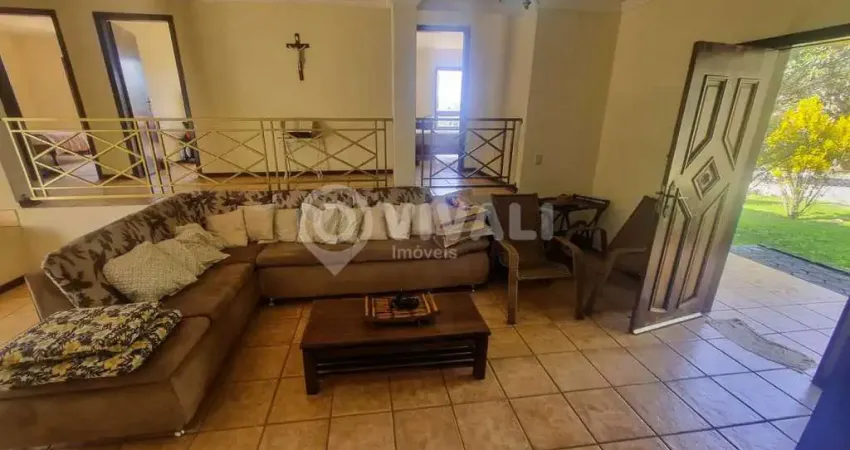 Chácara / sítio com 4 quartos à venda na Rua Ema Biral Manente, Jardim Leonor, Itatiba