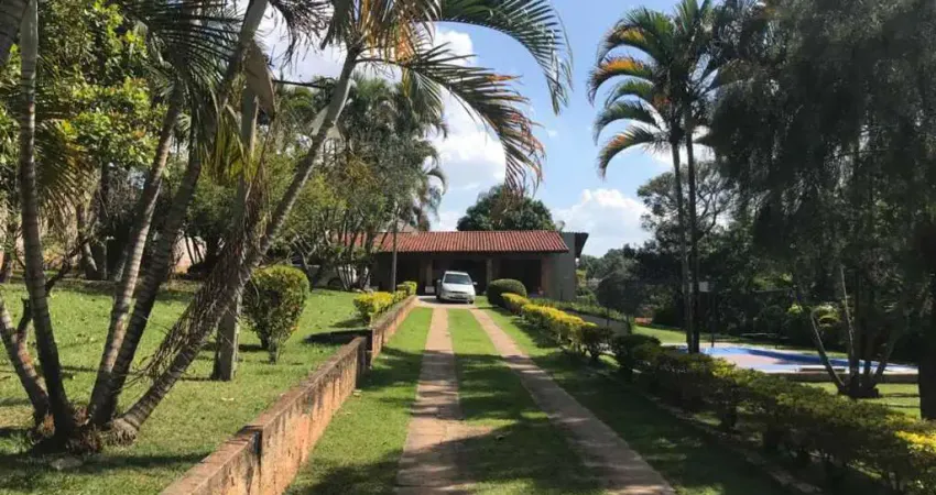 Chácara com casa principal e casa para caseiro a venda no bairro Chácaras São Bento na cidade de Valinhos - SP