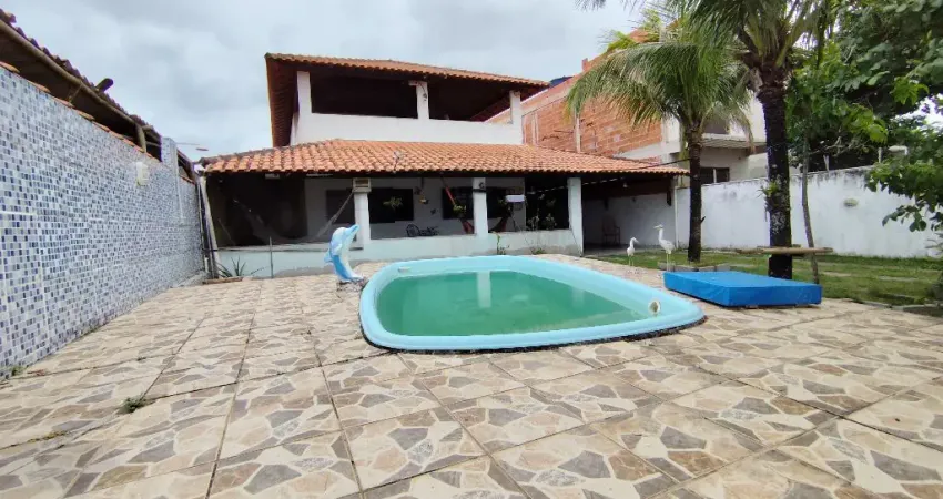 Casa com cinco quartos, duas suítes garagem para 5 carros no Jardim Atlântico