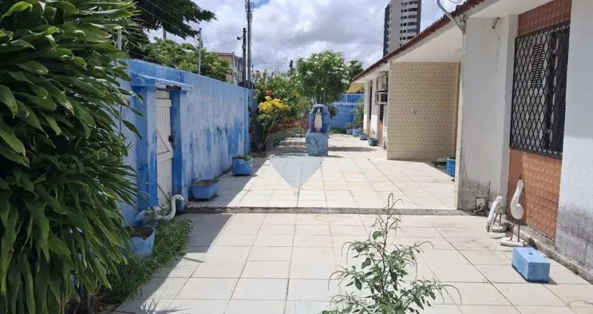 Casa de esquina à venda na rua Marcondes Pereira- Localização privilegiada!