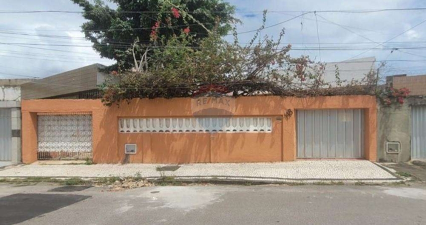 Casa plana no bairro Jacarecanga - 3 quartos, próximo ao colégio dos bombeiros