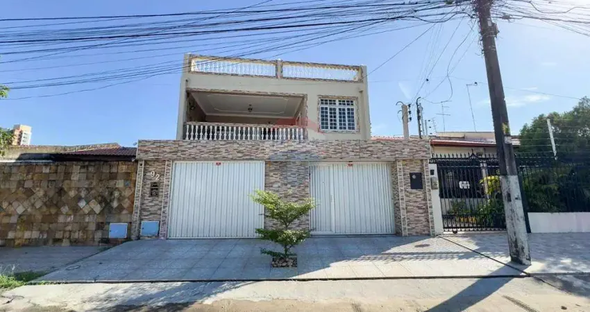 Casa triplex, 346m², 4 suítes, nascente, Cidade dos Funcionários