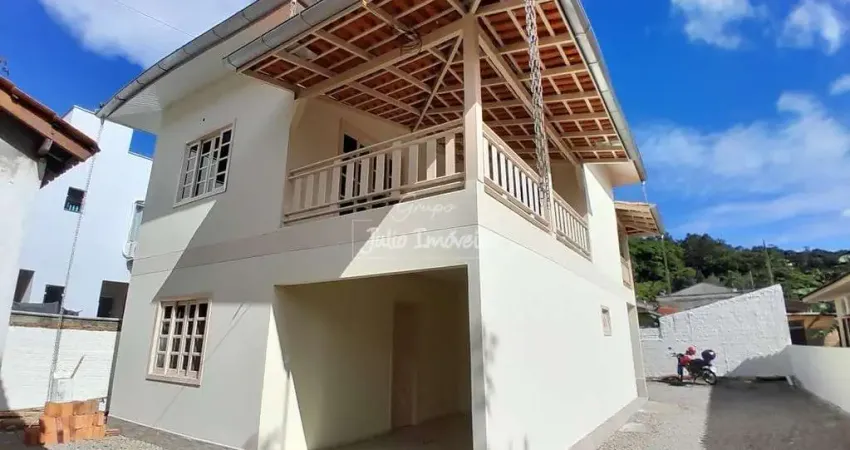 Casa com 3 quartos para alugar no Bateas, Brusque