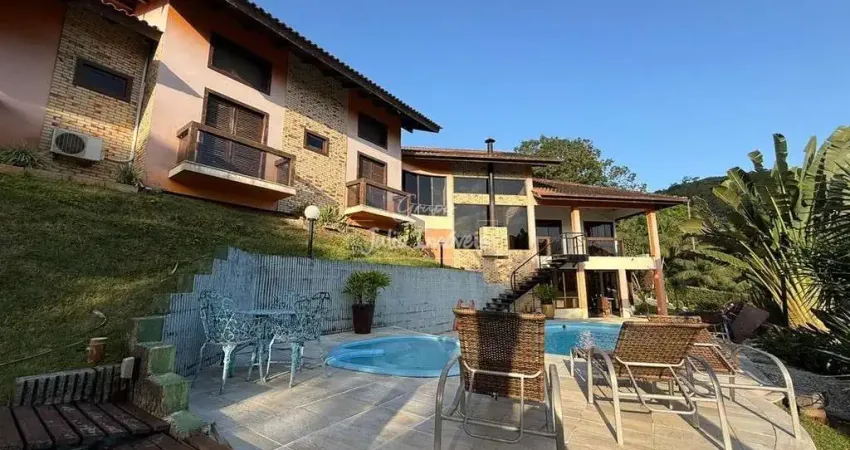 Casa com 3 quartos para alugar no Guarani, Brusque 