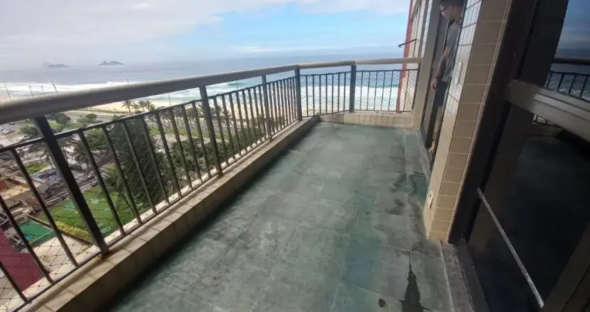 Vendo apartamento na Lucio Costa praia da Barra vistão mar sol da manhã
