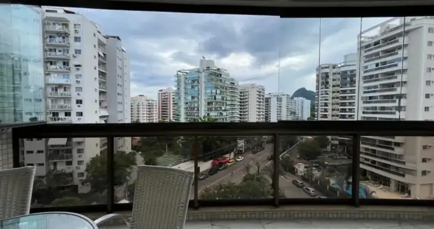 Vendo lindo apartamento 3 quartos reformado na Rua Aroazes Barra Olímpica