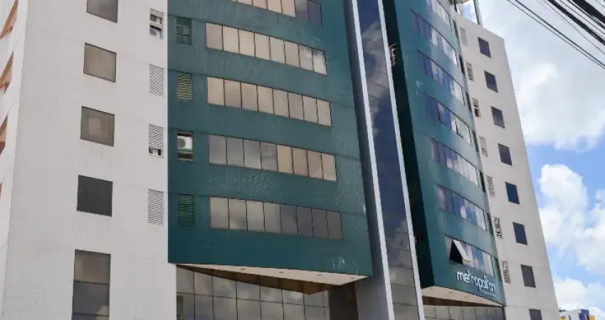 Sala comercial para ALUGAR com 50m2, prontinha com recepção, sala de reuniões, copa, Wc e muito mais. Segurança 24h, 3 elevadores com garagem rotativa!