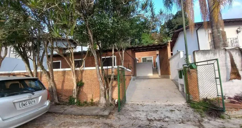 Casa em Condomínio com 3 Dormitórios, Lareira e Varanda Gourmet – Km 21 Raposo Tavares, no Condomín