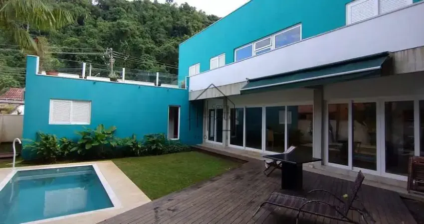 Casa para LOCAÇÃO  - TOTALMENTE MOBILIADA - 4 dorm. sendo 2 suítes - ACESSO AO GRAMADO - Guaecá, Sã