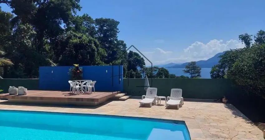 Ilhabela. residência, lazer, ou investimento. terreno com 3 casas independentes, com vista para o m