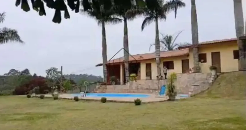 Chácara para Venda e Locação, 1.972 m² de terreno e 360 m² de área construída - Bairro Ressaca, Emb