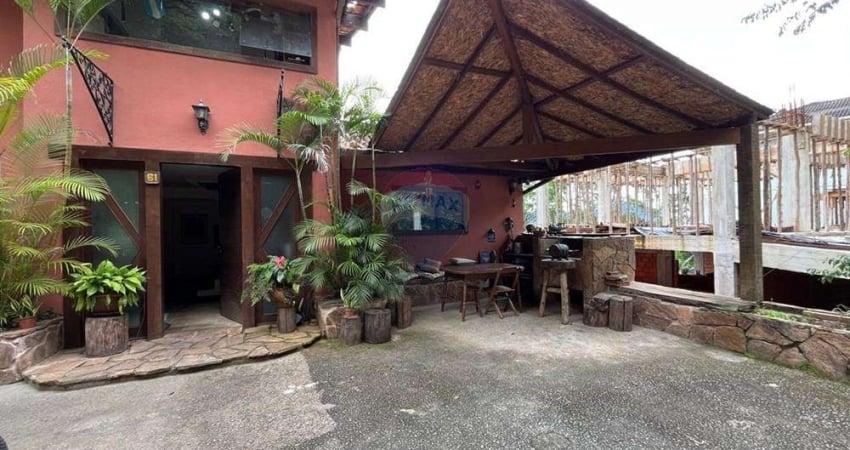Casa em condomínio à venda no bairro Parque do Imbuí