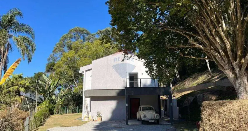 Casa com 3 suítes, lago privativo e 3.200m² de natureza no parque do imbuí, teresópolis