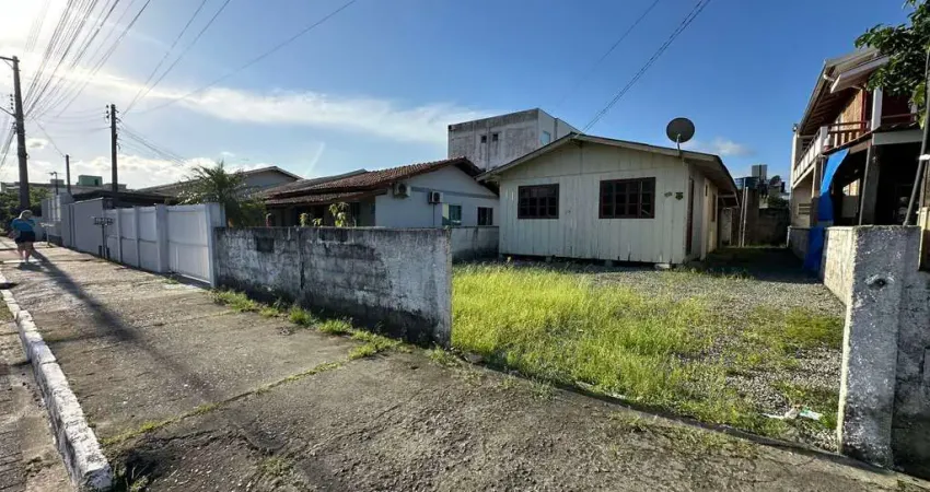 Terreno à venda na Rua Dona Maria Bento, Centro, Navegantes