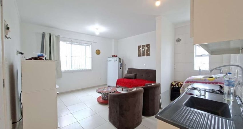 Apartamento mobiliado no Centro de Navegantes à 500mts do mar