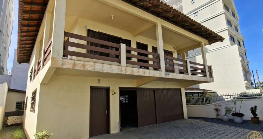 Sobrado/Terreno à 50mts do Mar no Bairro Gravatá em Navegantes/SC