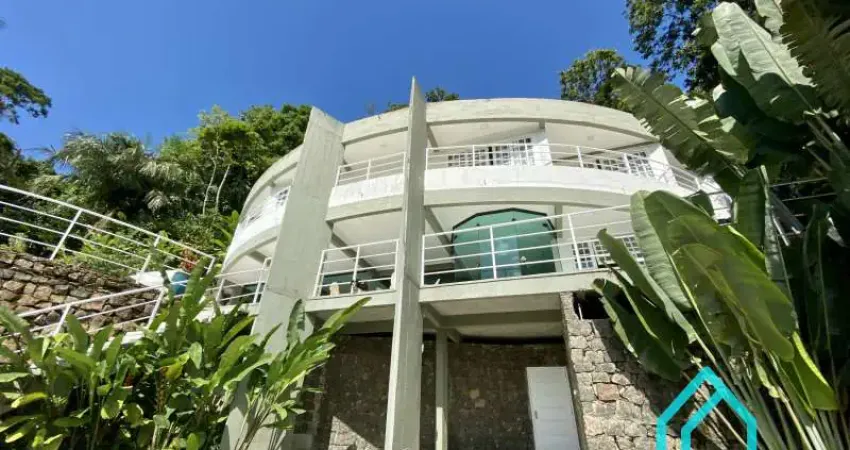 Linda casa com vista para o mar na Praia Vermelha do Sul - Ubatuba SP