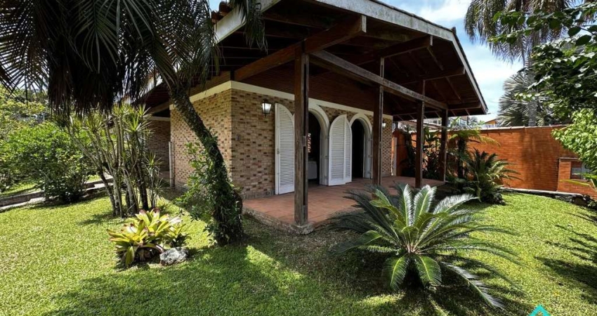 Casa em condomínio na Praia do Lázaro - Ubatuba SP