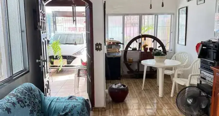 Casa terrea semi mobiliada com 2 dormitórios, suíte, vagas e churrasqueira na Vila Caiçara - Praia