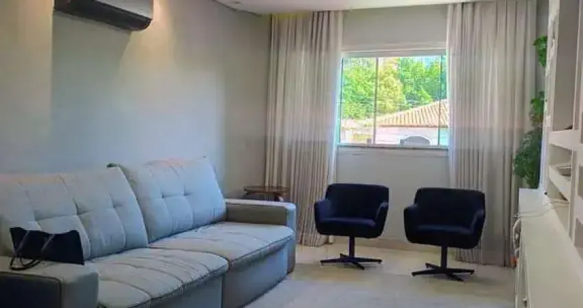 Casa estilo sobrado com 3 dormitórios, suíte, churrasqueira e 4 vagas no Parque São Domingos - Conh