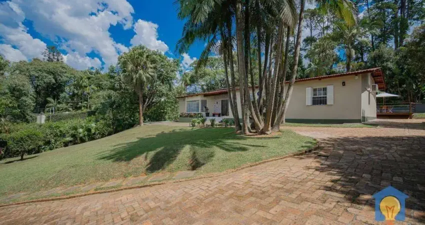 Casa térrea, PORTEIRA FECHADA  com 3 dormitórios à venda no Miolo da Granja, 418 m² por R$ 3.600.000 - Vila Santo Antônio - Cotia/SP