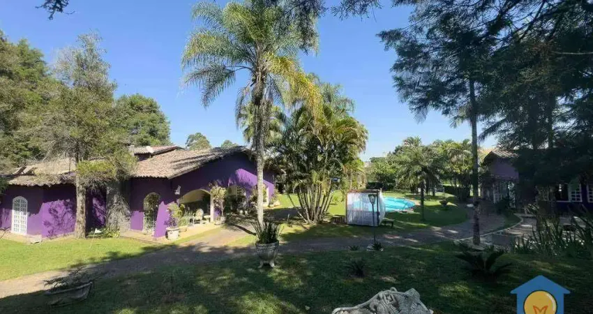 Casa luxuosa dentro de condominio