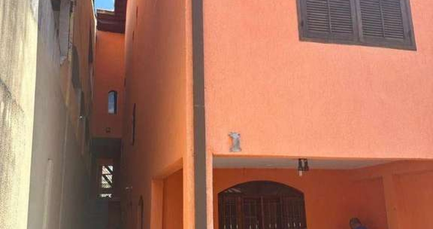 Casa bem conservada em Cotia, duas casas com entradas separadas