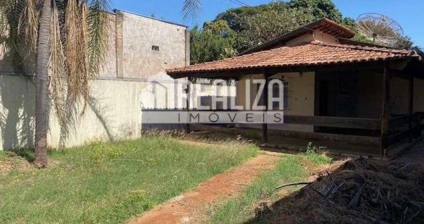 Casa padrao a venda em Lourdes, Uberaba: 2 dormitorios, 1 banheiro, cozinha completa, 3 vagas na garagem!