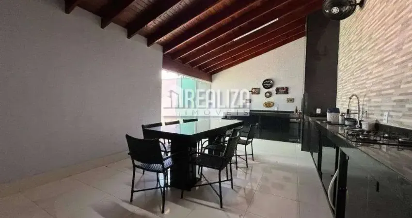 Casa de 3 dormitorios com suite e churrasqueira na varanda em Uberaba