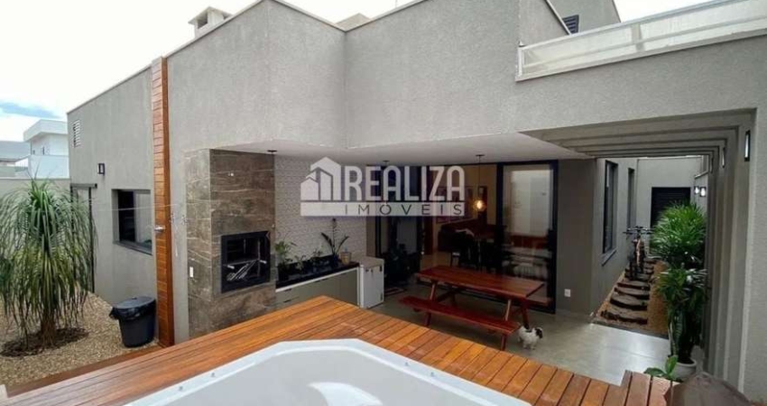 Casa com 4 dormitorios e varanda gourmet no condominio Estancia dos Ipes, Uberaba
