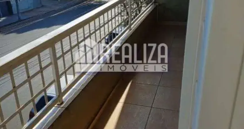 Sobrado com comodo comercial, a venda no bairro Sao Benedito, Uberaba - 3 dormitorios e suite