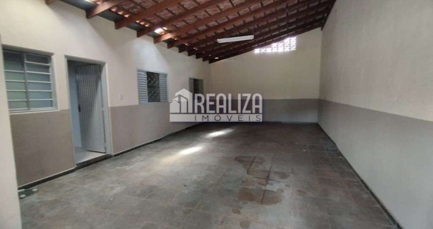 Casa a venda no Conjunto Jose Vallim de Melo, Uberaba - 3 dormitorios, suite e 4 garagens!