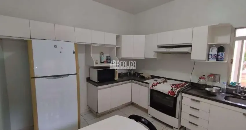 Linda Casa a Venda com 3 Dormitorios e Espaco Gourmet, no Abadia