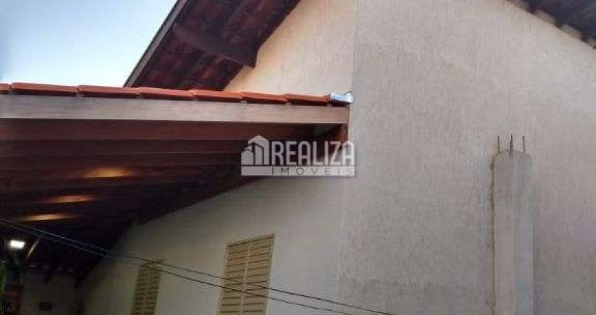 Casa de 3 dormitorios com suite e espaco gourmet no Bairro Conjunto Cassio Rezende