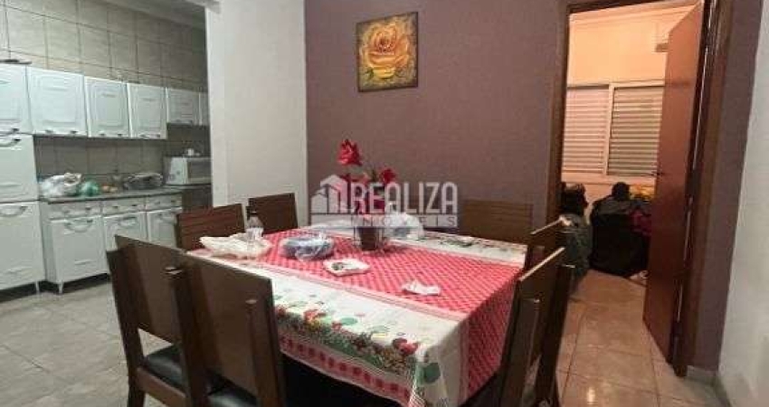 Casa a venda no Bairro Conjunto Manoel Mendes, Uberaba: 3 dormitorios, suite, churrasqueira e garagem para 2 carros.