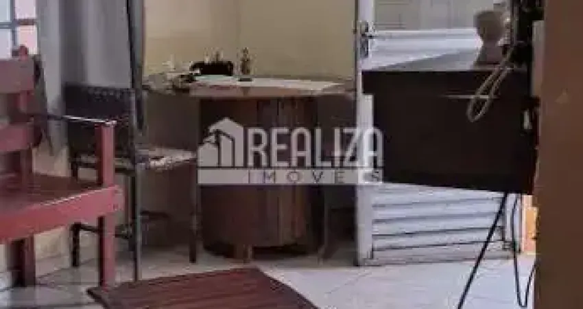 Casa a venda no bairro Residencial Ilha de Marajo II, Uberaba: 2 dormitorios, 3 garagens