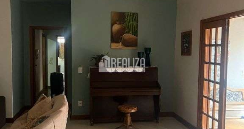 Casa a venda no bairro Fabricio, em Uberaba - 3 dormitorios, piscina e varanda!