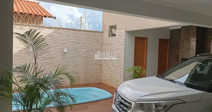 Casa a venda no parque das flores, em aramina: 2 dormitorios, piscina e varanda gourmet