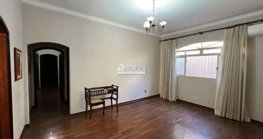 Casa com 3 quartos à venda no Mercês, Uberaba 